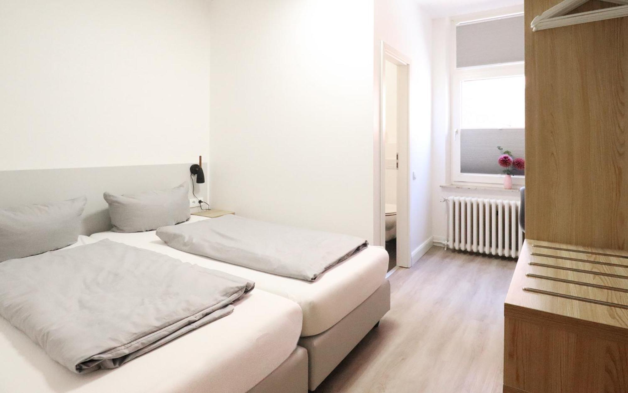 Small Double Room,1271462578:JPEG