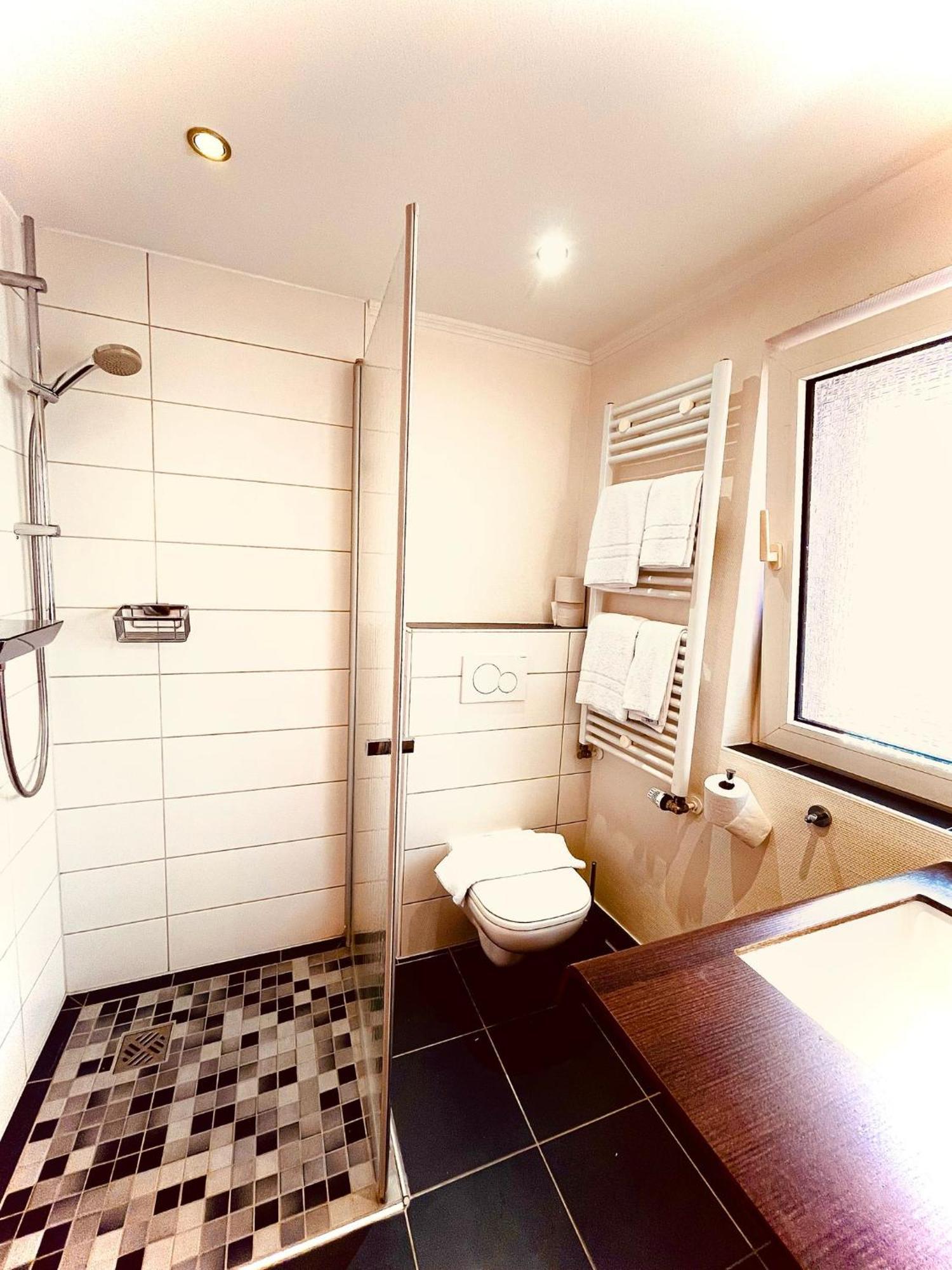 Large Double Room,1669070023:JPEG